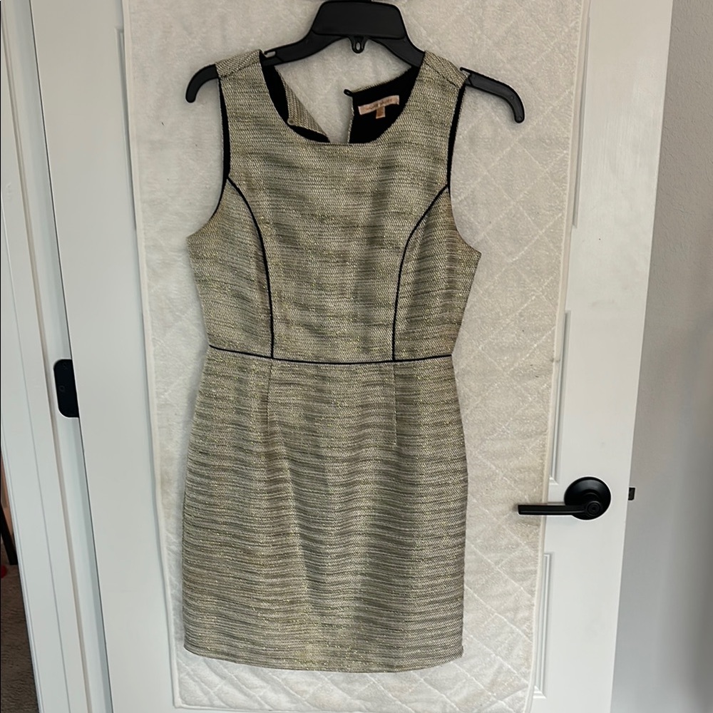 Elegant Sleeveless Gold Dress